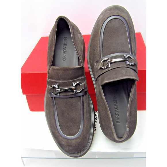 NIB FERRAGAMO FIORELLO BROWN SUEDE LEATHER GANCINI BIT LOGO LOAFERS 12 M ITALY main image 9